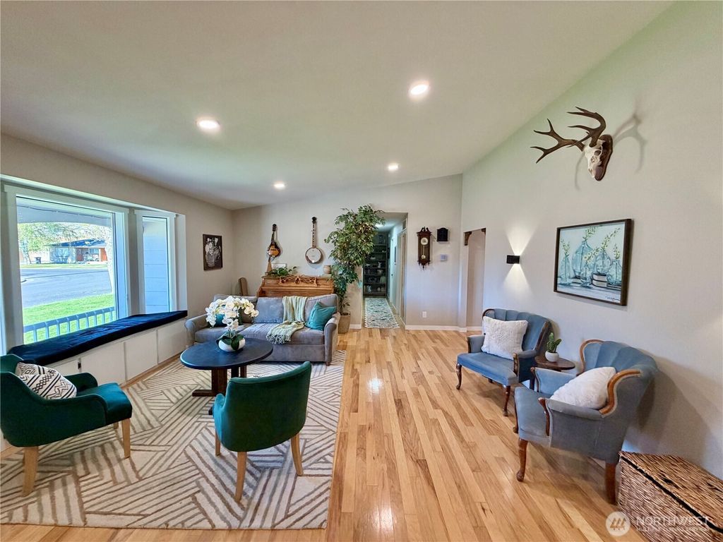 Photo of 621 W Division Avenue, Ephrata, WA 98823 (MLS # 2513014)