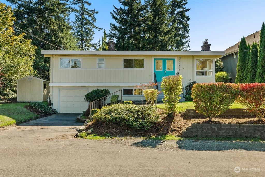 Photo of 11839 NE 74th Street, Kirkland, WA 98033 (MLS # 2169826)