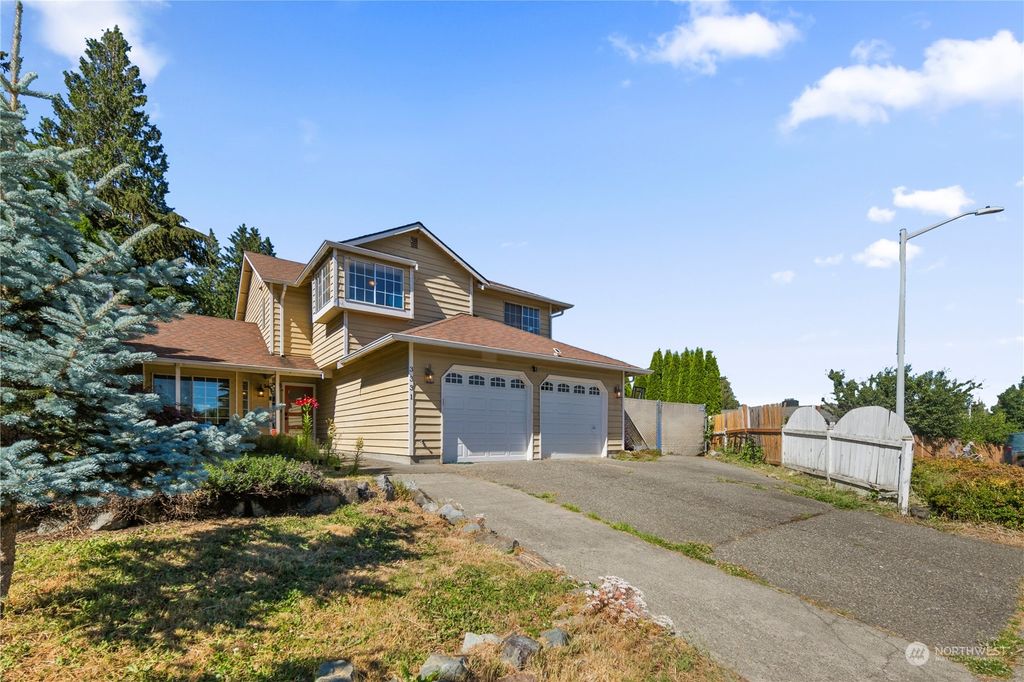 Photo of 3331 202nd Street SW, Lynnwood, WA 98036 (MLS # 2262025)