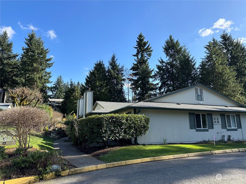 Photo of 515 S 323rd Place #16B, Federal Way, WA 98003 (MLS # 2208692)