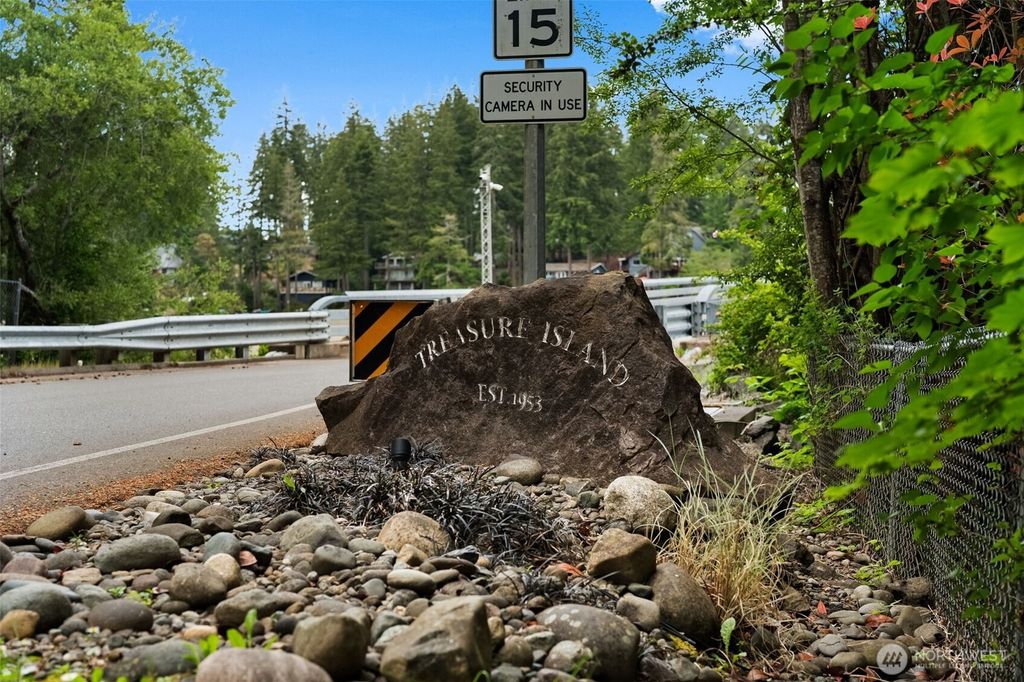Photo of 821 E Treasure Island Drive, Allyn, WA 98524 (MLS # 2528774)
