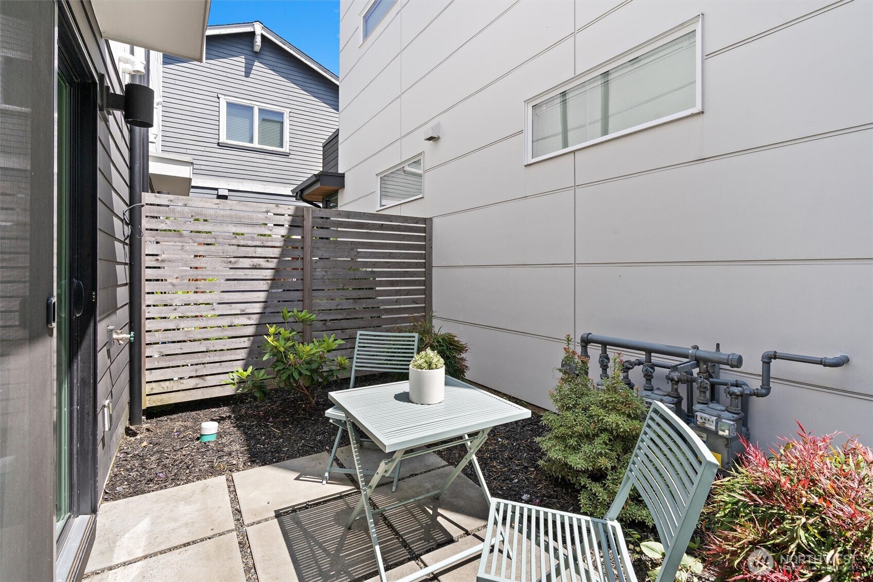 Seattle, Washington 98103, United States, 3 Bedrooms Bedrooms, ,2 BathroomsBathrooms,Residential,Active,155053