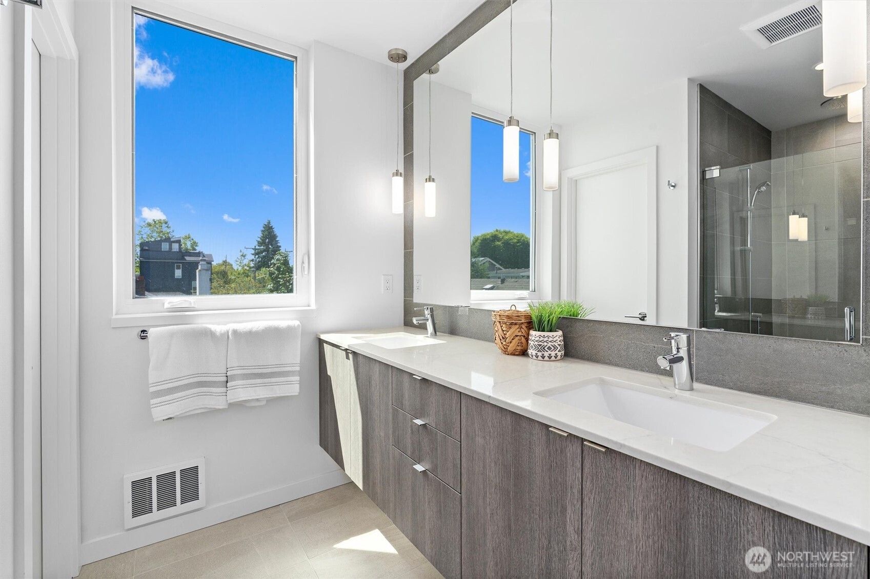 Seattle, Washington 98103, United States, 3 Bedrooms Bedrooms, ,2 BathroomsBathrooms,Residential,Active,155053