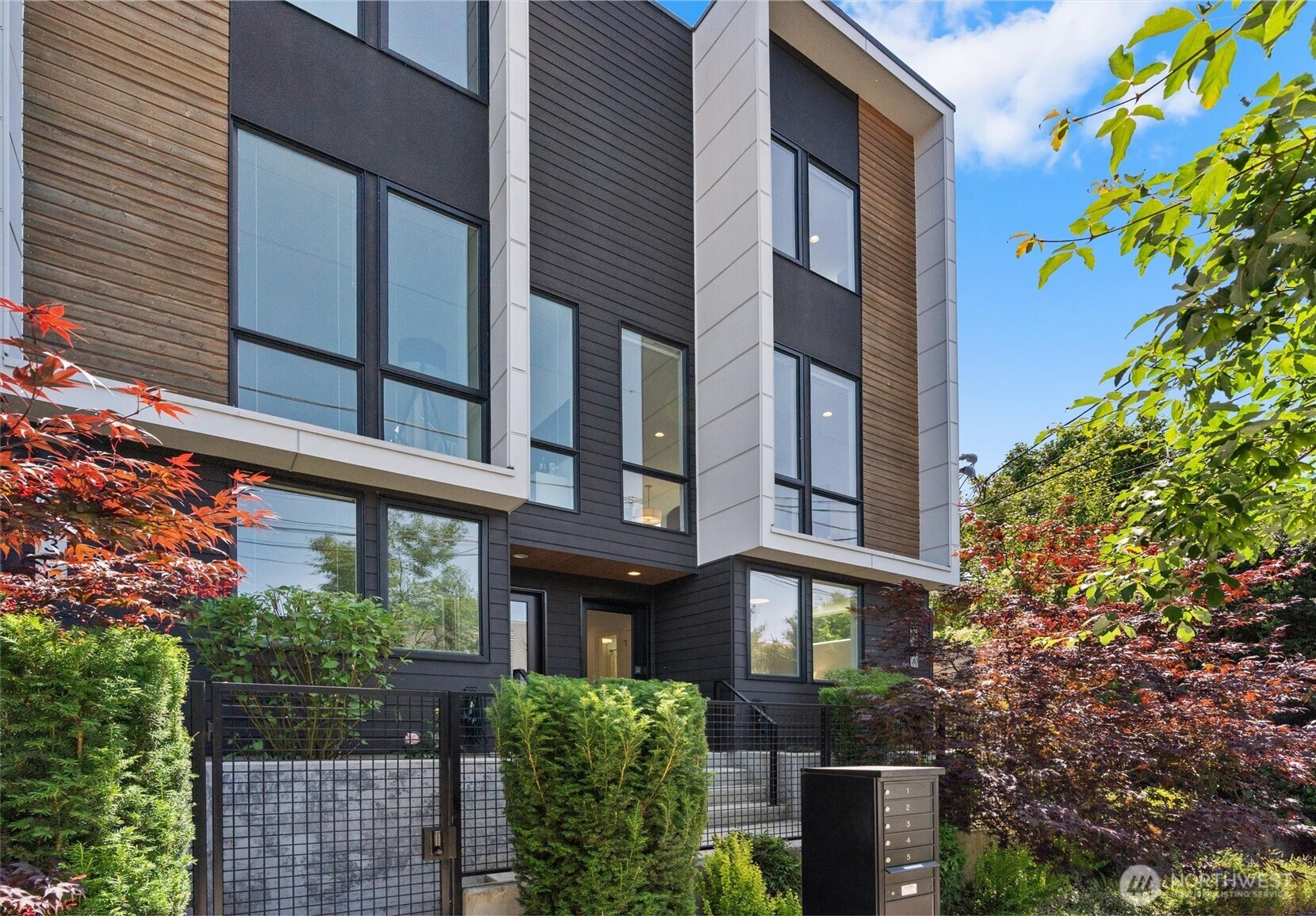 Seattle, Washington 98103, United States, 3 Bedrooms Bedrooms, ,2 BathroomsBathrooms,Residential,Active,155053