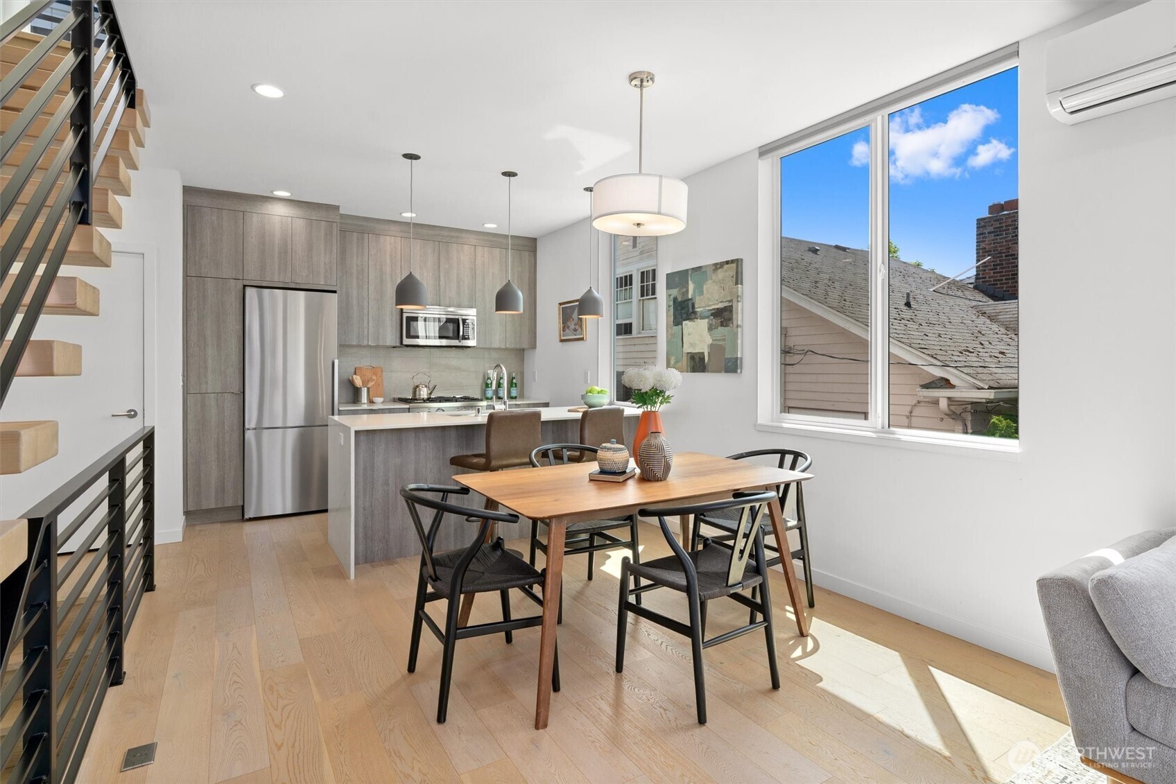 Seattle, Washington 98103, United States, 3 Bedrooms Bedrooms, ,2 BathroomsBathrooms,Residential,Active,155053