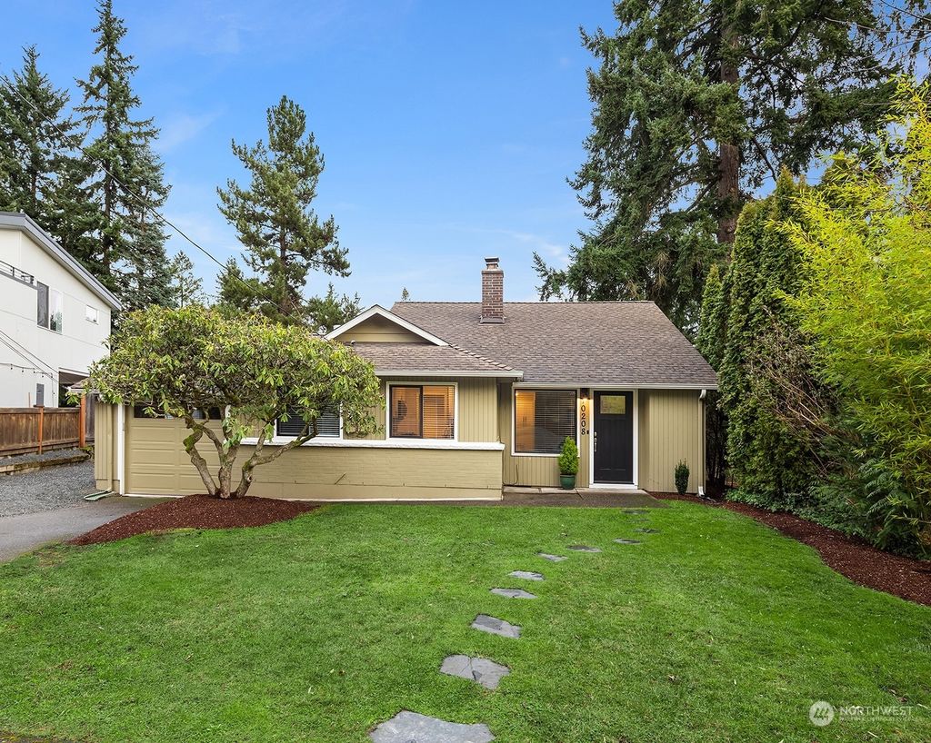 Photo of 10208 114th Place NE, Kirkland, WA 98033 (MLS # 2195374)