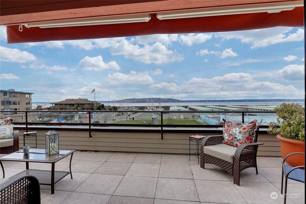 Photo of 620 S 227th Street #205, Des Moines, WA 98198 (MLS # 2047543)