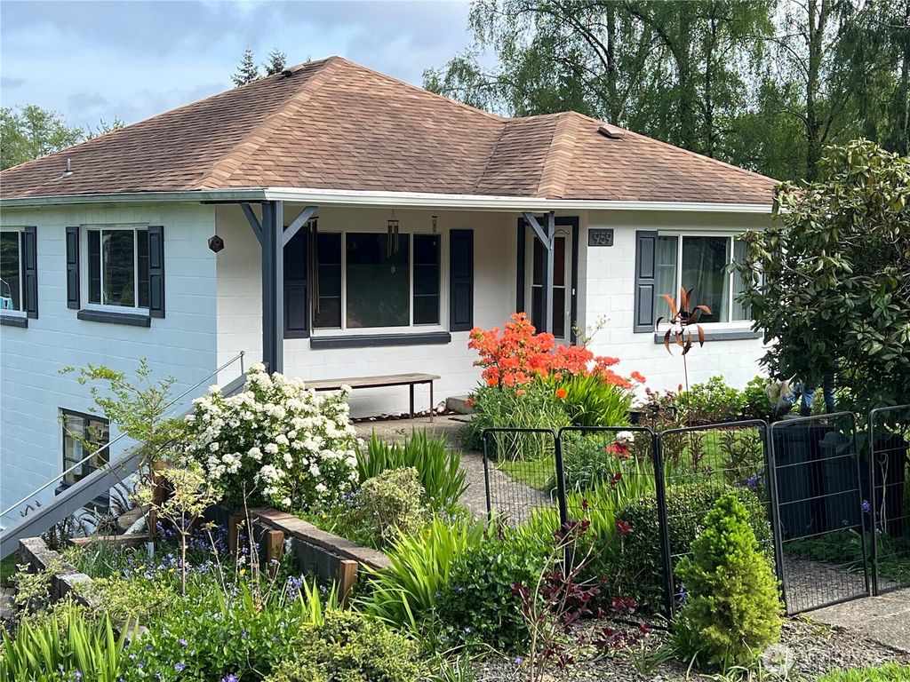 Photo of 959 Barnhart Street, Raymond, WA 98577 (MLS # 2511071)
