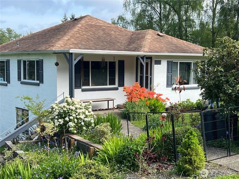 Photo of 959 Barnhart Street, Raymond, WA 98577 (MLS # 2511071)
