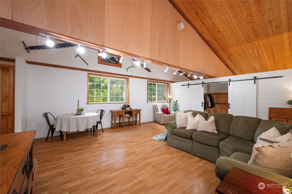 listing image 9369311360202784508