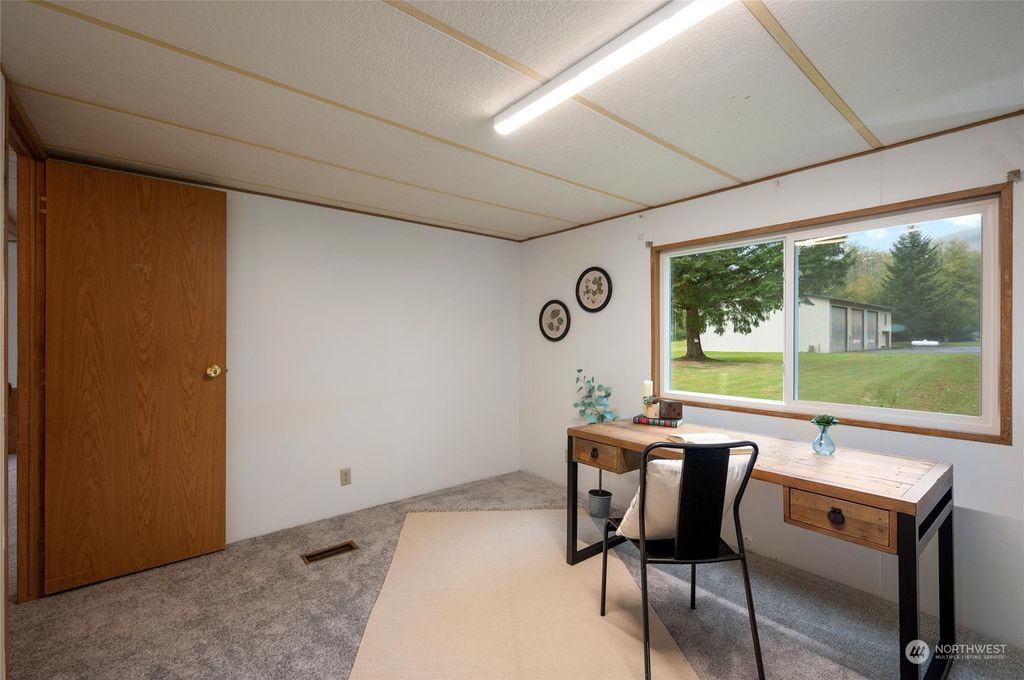 listing image 9362995839107678173