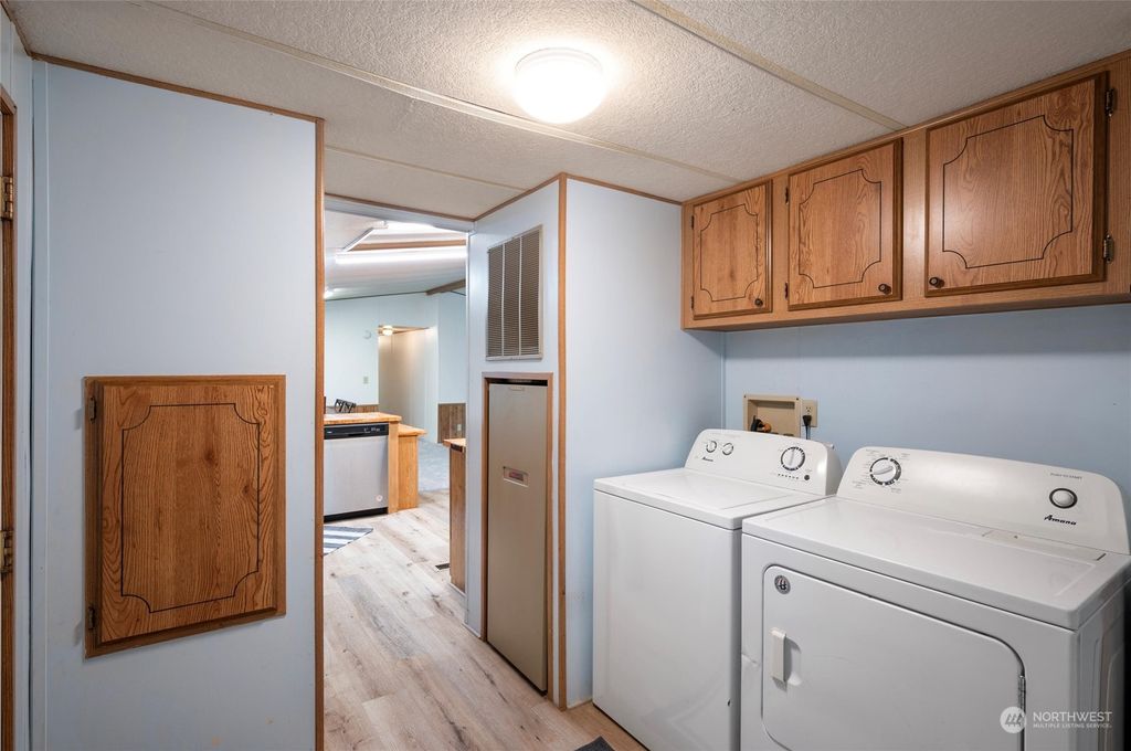 listing image 9364534383329542879