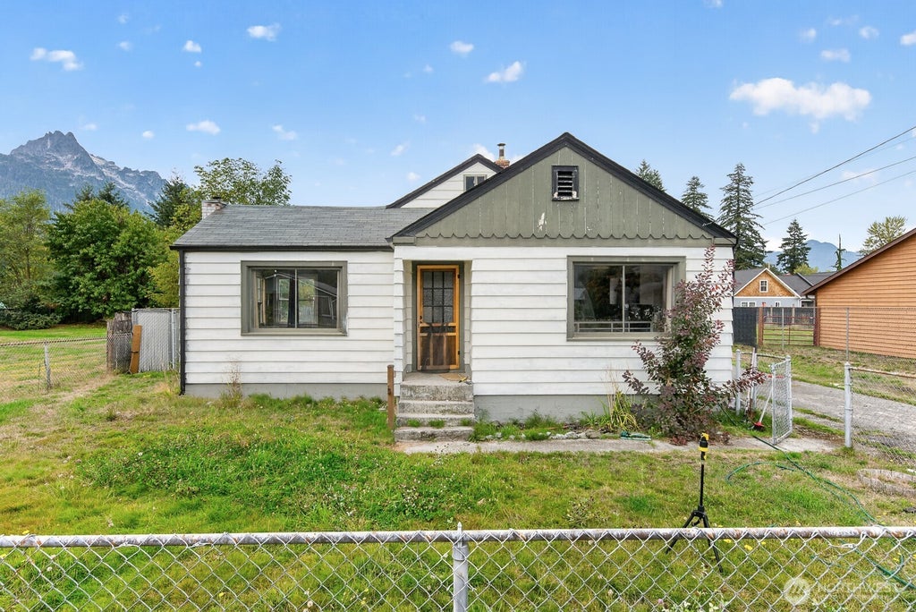 Photo of 755 Sauk Avenue, Darrington, WA 98241 (MLS # 2581750)
