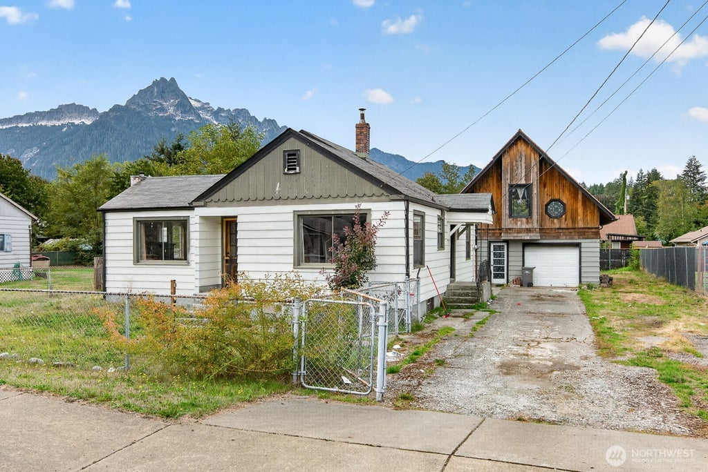 Photo of 755 Sauk Avenue, Darrington, WA 98241 (MLS # 2581750)