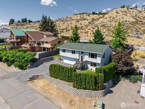 Photo of 215 San Remo Lane, Chelan, WA 98816 (MLS # 2545202)