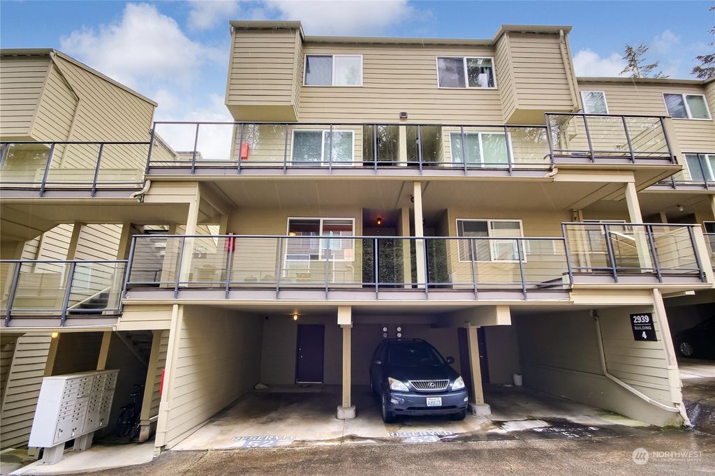 Photo of 2933 76th Avenue SE #42-A, Mercer Island, WA 98040 (MLS # 2053023)