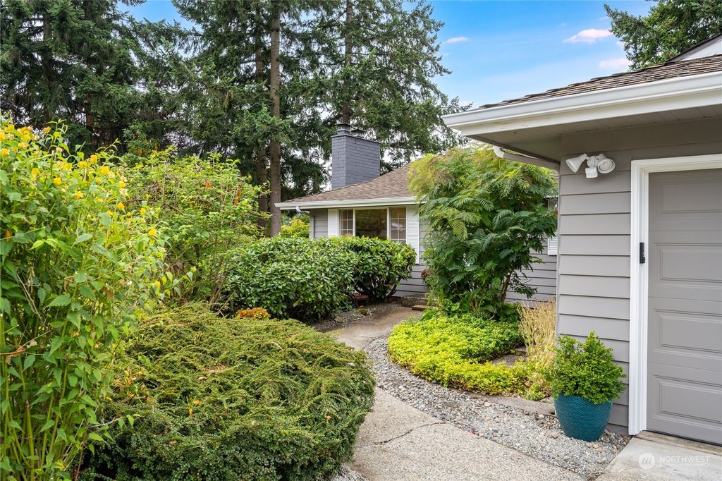 Photo of 6641 128th Avenue SE, Bellevue, WA 98006 (MLS # 2147995)