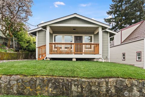 Photo of 1925 5th Street, Bremerton, WA 98337 (MLS # 2497433)