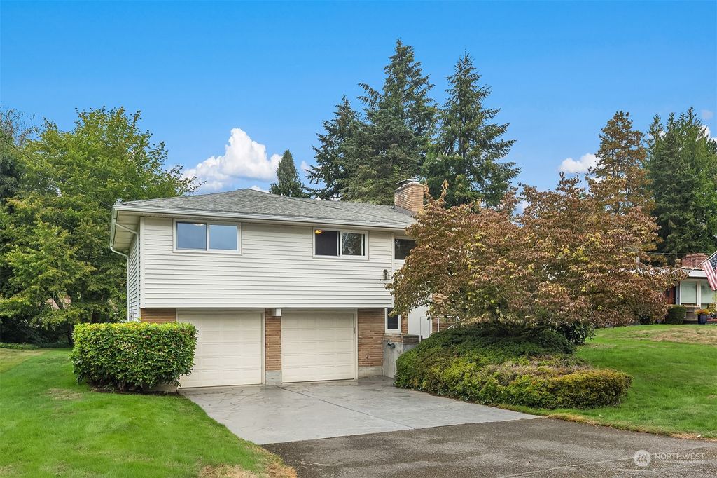 Photo of 220 NW Birch Place, Issaquah, WA 98027 (MLS # 2289939)