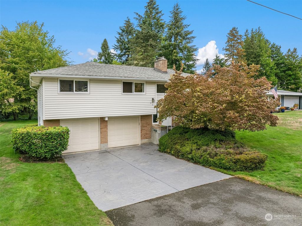 Photo of 220 NW Birch Place, Issaquah, WA 98027 (MLS # 2289939)