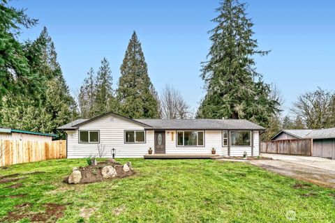 Photo of 19134 SE 133rd Place, Renton, WA 98059 (MLS # 2476064)