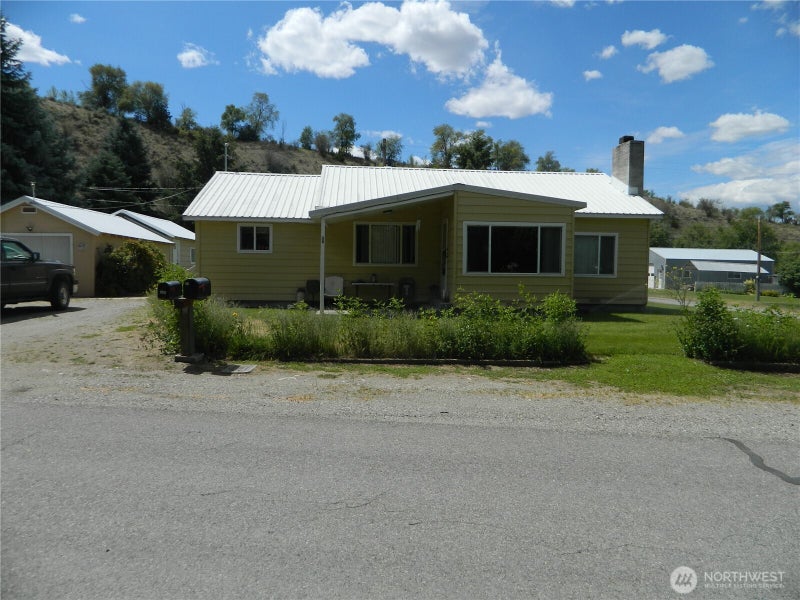 34 Bonaparte Avenue