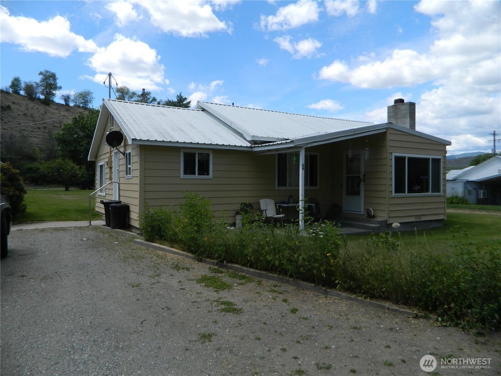 Photo of 34 Bonaparte Avenue, Tonasket, WA 98855 (MLS # 2538186)