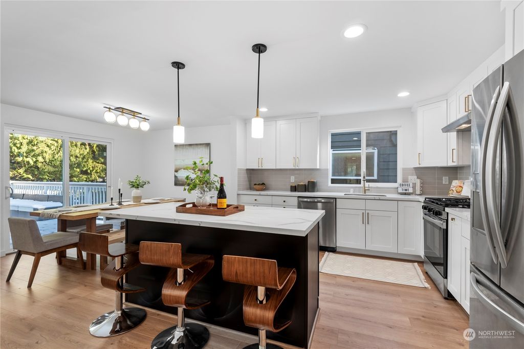 Photo of 5613 169th Pl Pl SW, Lynnwood, WA 98037 (MLS # 2331783)