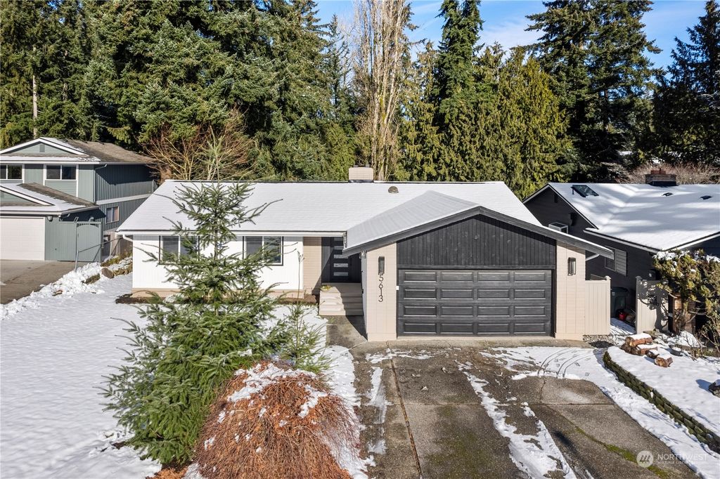 Photo of 5613 169th Pl Pl SW, Lynnwood, WA 98037 (MLS # 2331783)