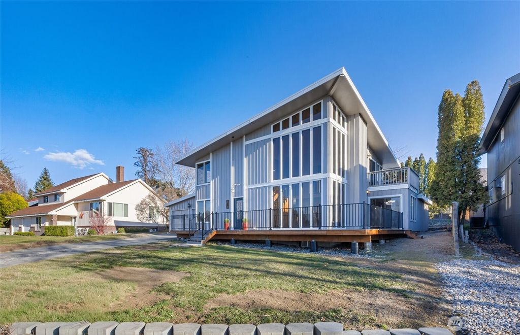 Photo of 181 Pelican Drive SE, Moses Lake, WA 98837 (MLS # 2489868)