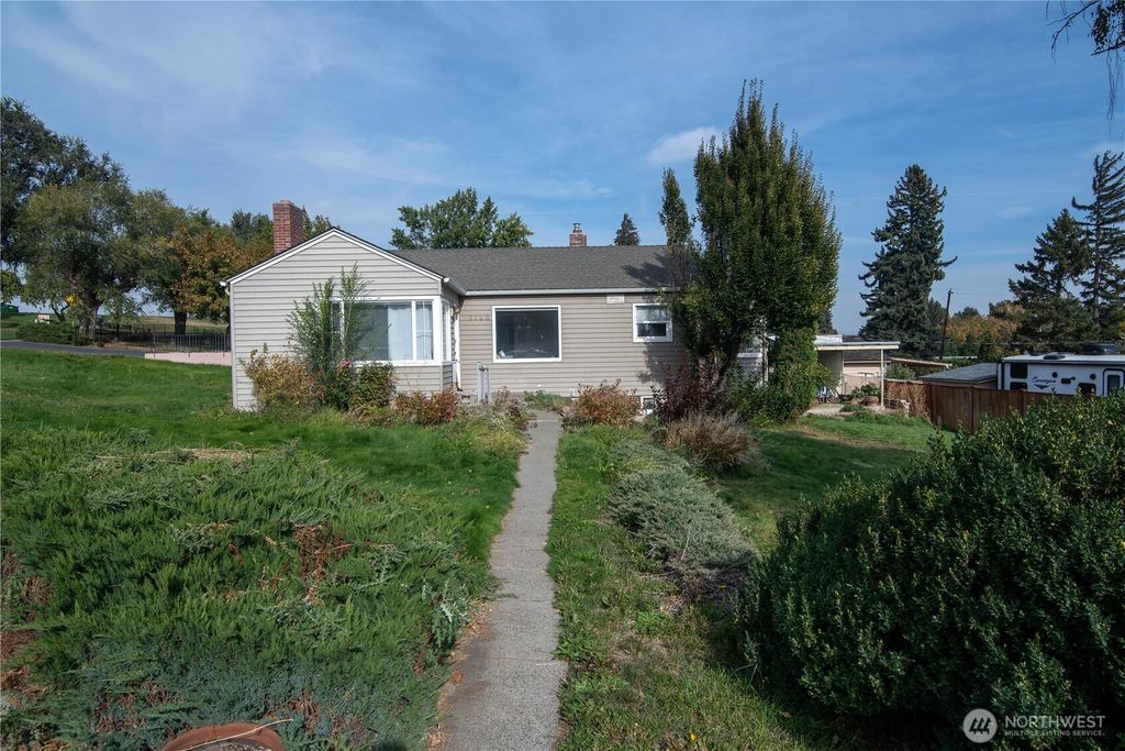 Photo of 1100 Craig Avenue, Ellensburg, WA 98926 (MLS # 2443825)