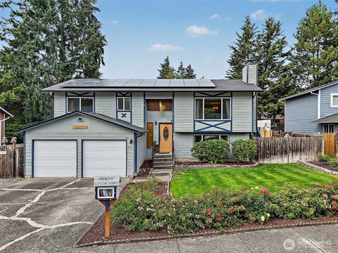 Photo of 218 S 317th Place, Federal Way, WA 98003 (MLS # 2590738)