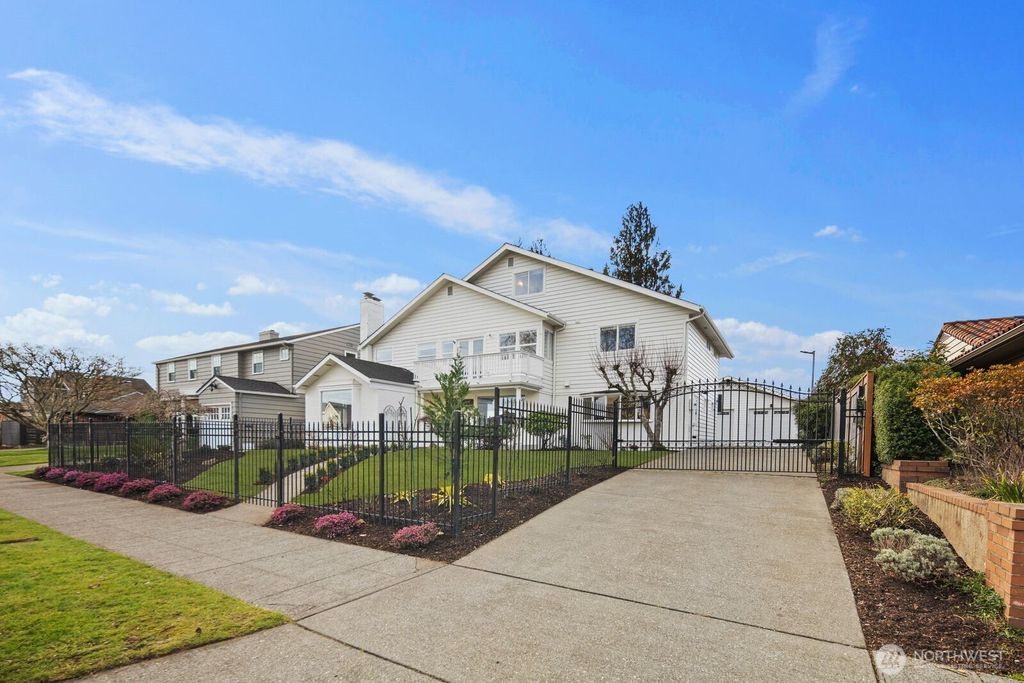 Photo of 2647 39th Avenue W, Seattle, WA 98199 (MLS # 2484554)