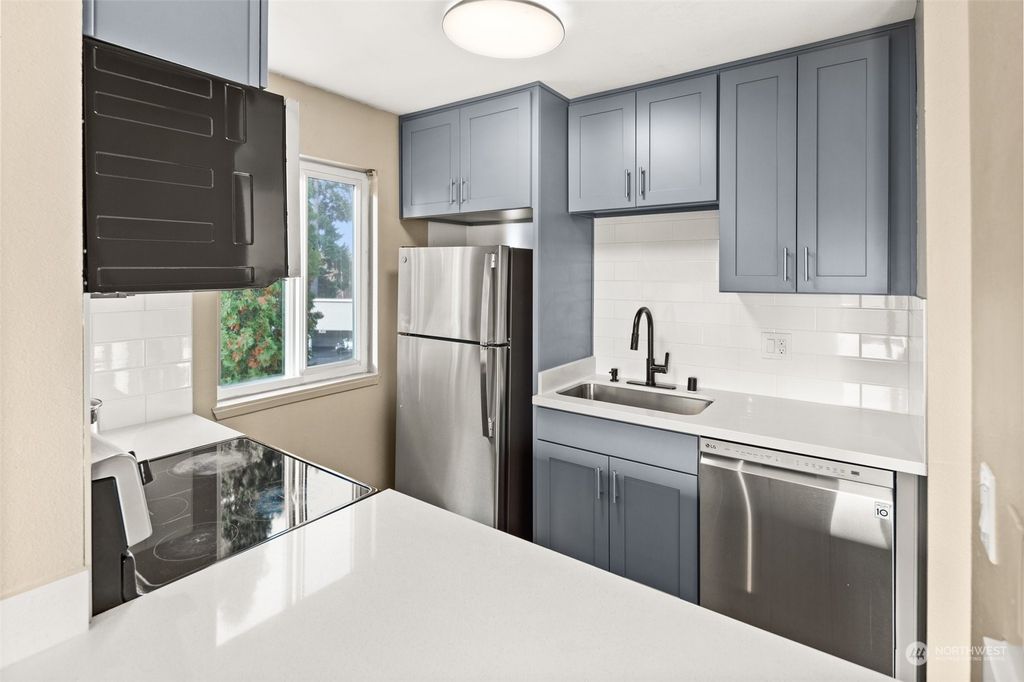 Photo of 12423 NE 131st Court #E301, Kirkland, WA 98034 (MLS # 2309721)