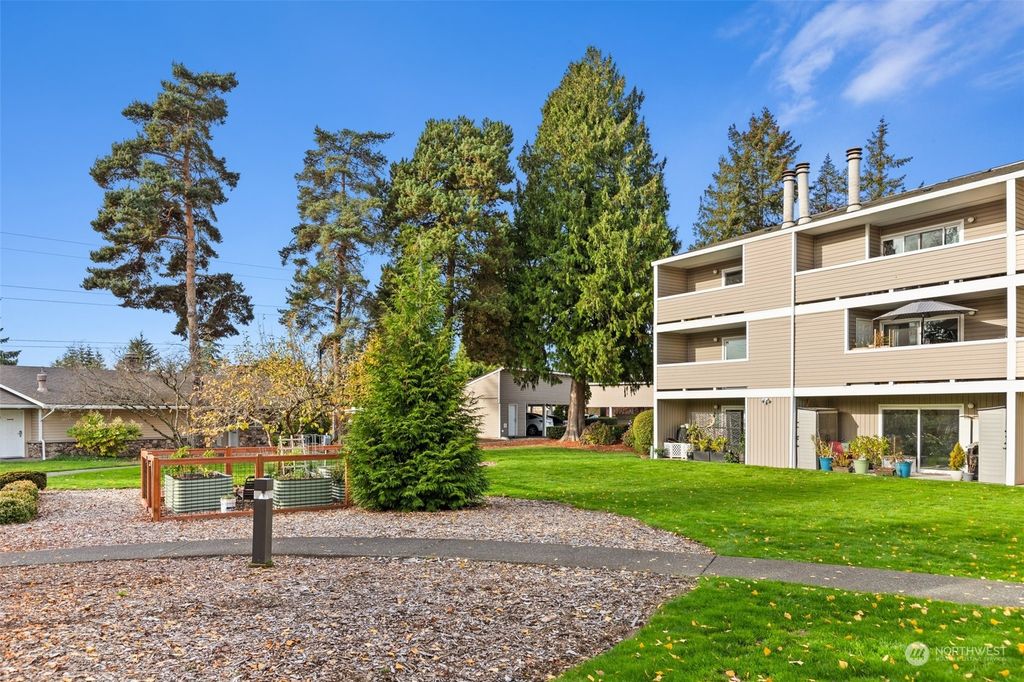 Photo of 12423 NE 131st Court #E301, Kirkland, WA 98034 (MLS # 2309721)