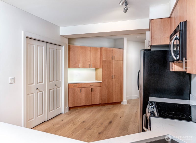 159 Denny Way 208