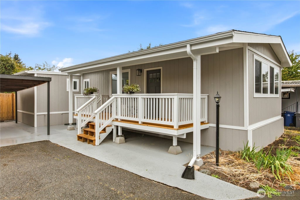 Photo of 14322 Admiralty Way #31, Lynnwood, WA 98087 (MLS # 2583577)
