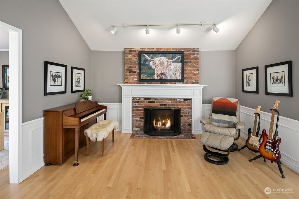 Photo of 8417 SE 35th Street, Mercer Island, WA 98040 (MLS # 2297029)