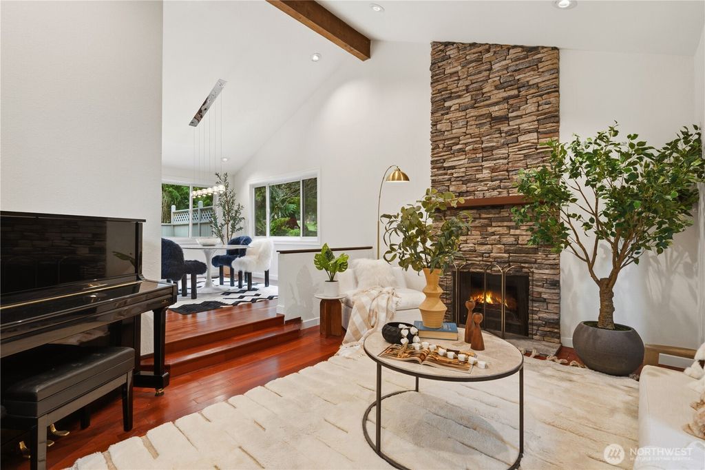 Photo of 21633 NE 29th St St, Sammamish, WA 98074 (MLS # 2528260)