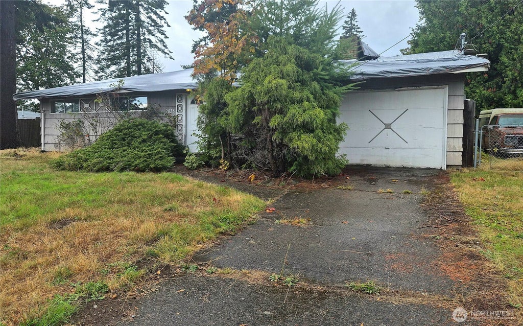 Photo of 9838 S 210th Place, Kent, WA 98031 (MLS # 2587676)
