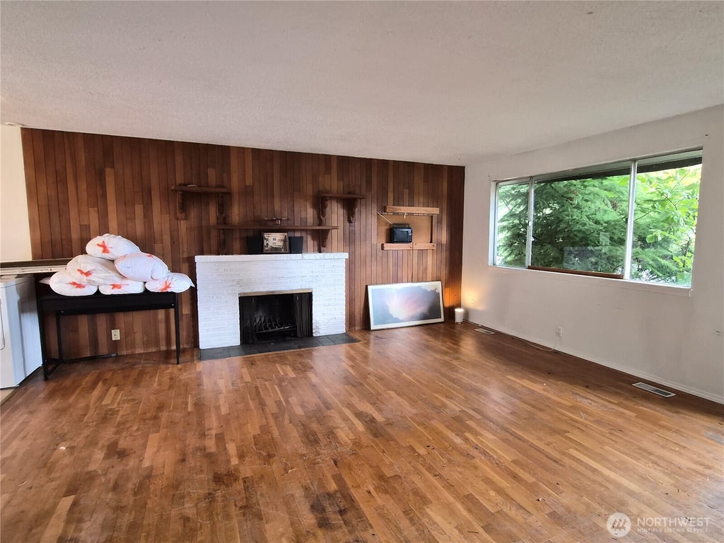 Photo of 9838 S 210th Place, Kent, WA 98031 (MLS # 2587676)