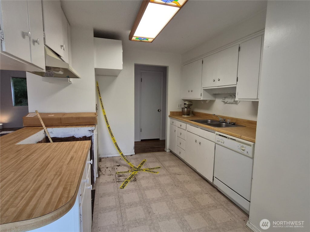 Photo of 9838 S 210th Place, Kent, WA 98031 (MLS # 2587676)
