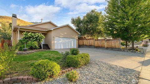 Photo of 116 E Raymond Avenue, Chelan, WA 98816 (MLS # 2422340)