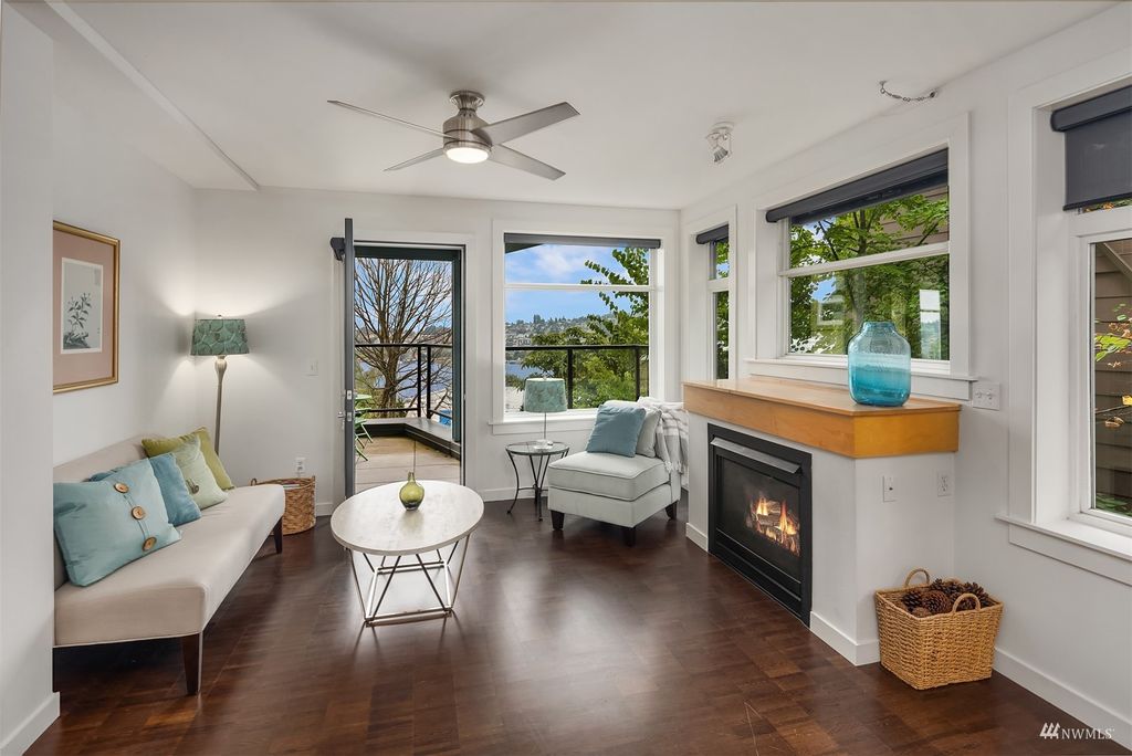 Photo of 655 Crockett Street #B208, Seattle, WA 98109 (MLS # 1981123)