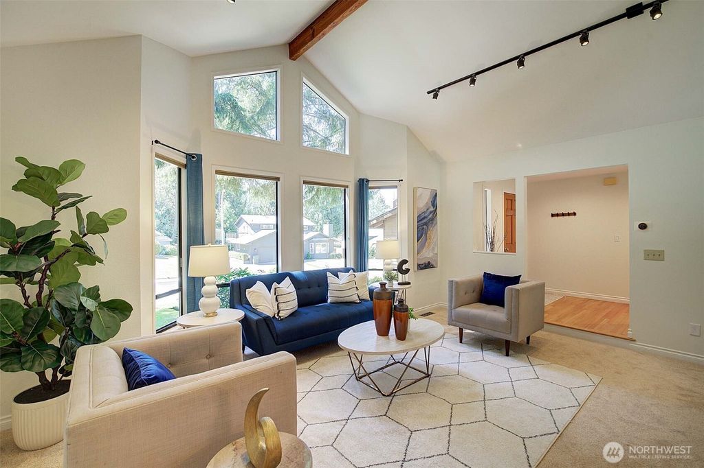 Photo of 22014 NE 13th Place, Sammamish, WA 98074 (MLS # 2550384)