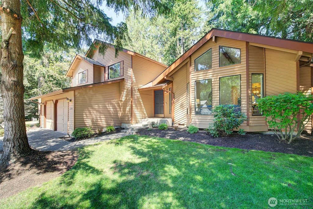 Photo of 22014 NE 13th Place, Sammamish, WA 98074 (MLS # 2550384)
