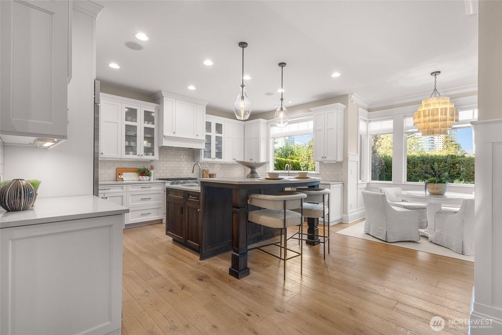 Photo of 726 99th Avenue NE, Bellevue, WA 98004 (MLS # 2387326)