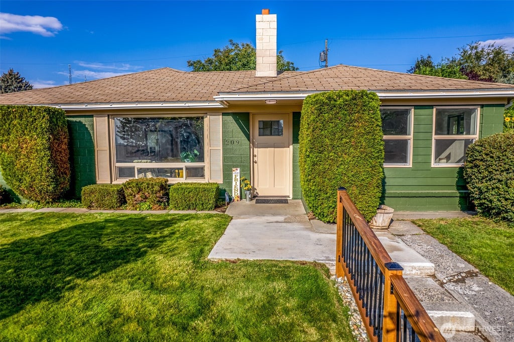 Photo of 209 Maringo Road, Ephrata, WA 98823 (MLS # 2578039)