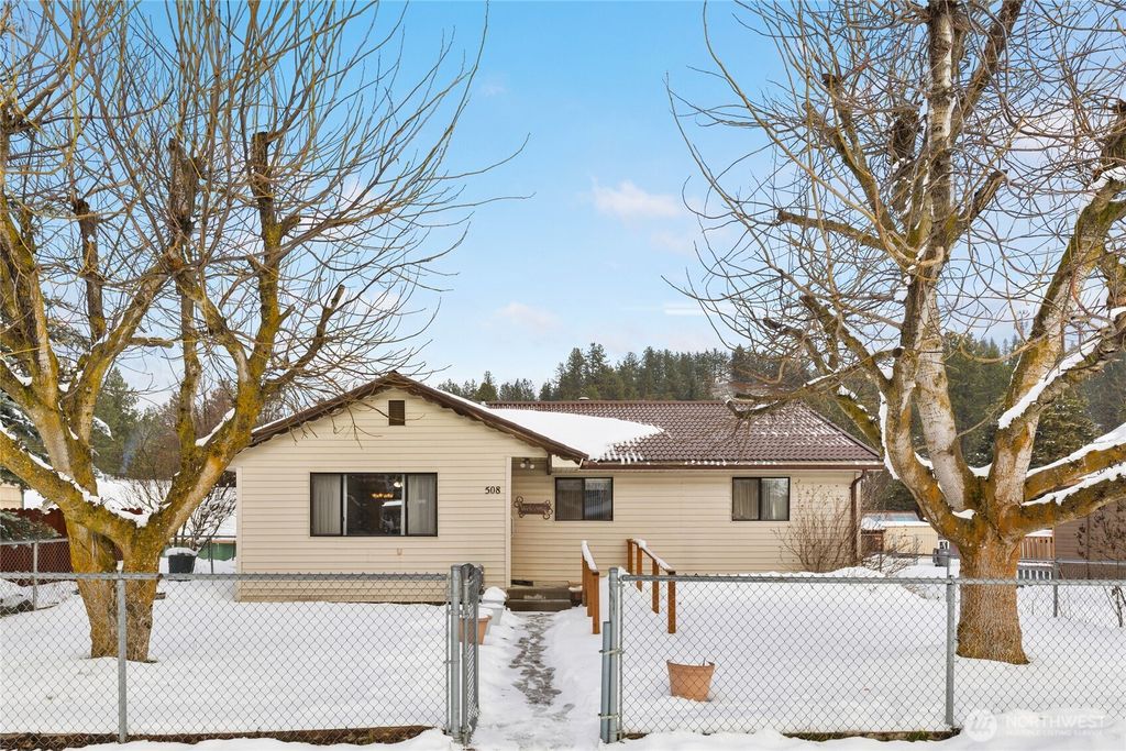 Photo of 508 W Fifth Street, Cle Elum, WA 98922 (MLS # 2465733)