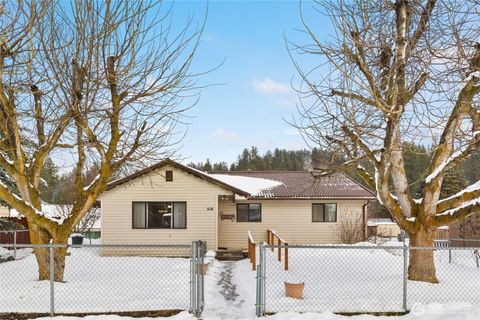 Photo of 508 W Fifth Street, Cle Elum, WA 98922 (MLS # 2465733)